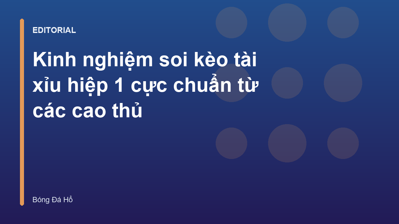 Người chơi đang phân tích bảng kèo tài xỉu hiệp 1 trên máy tính